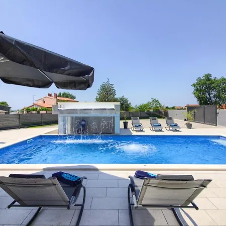 New Luxury With Extra Heated Pool With Hydromassage, Biliard Near Town Center Villa Marčana