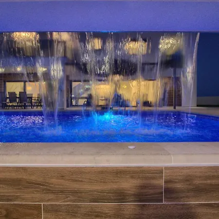 New Luxury With Extra Heated Pool With Hydromassage, Biliard Near Town Center Villa Marčana