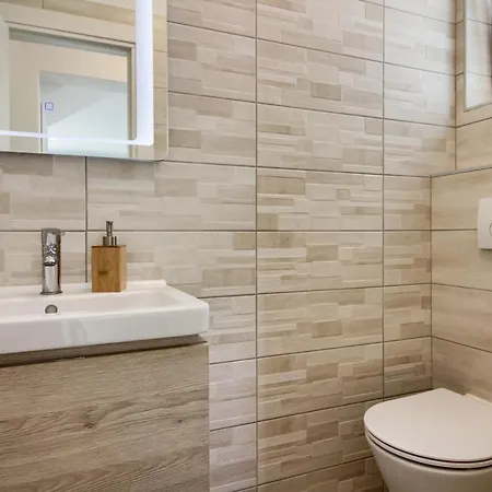 New Luxury With Extra Heated Pool With Hydromassage, Biliard Near Town Center *