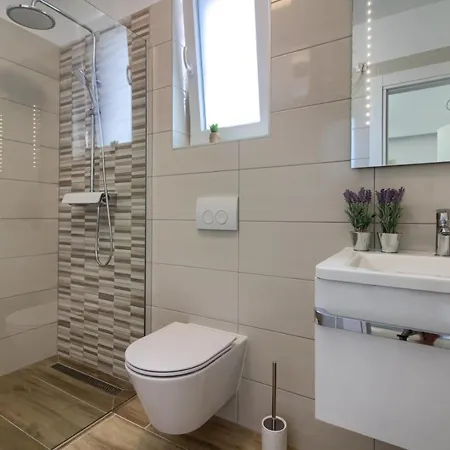 Villa New Luxury With Extra Heated Pool With Hydromassage, Biliard Near Town Center Marčana