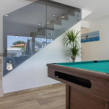 Villa New Luxury With Extra Heated Pool With Hydromassage, Biliard Near Town Center Marčana