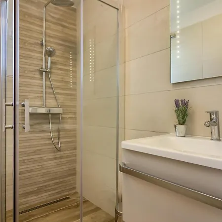 New Luxury With Extra Heated Pool With Hydromassage, Biliard Near Town Center * Marčana