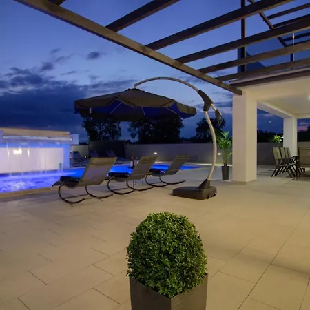 Villa New Luxury With Extra Heated Pool With Hydromassage, Biliard Near Town Center *
