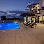 Vila Luxury With Extra Heated Pool With Hydromassage, Biliard Near Town Center And By Wiibuk *