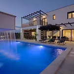 Luxury With Extra Heated Pool With Hydromassage, Biliard Near Town Center And By Wiibuk Marcana