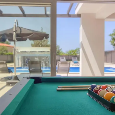 New Luxury With Extra Heated Pool With Hydromassage, Biliard Near Town Center Marcana