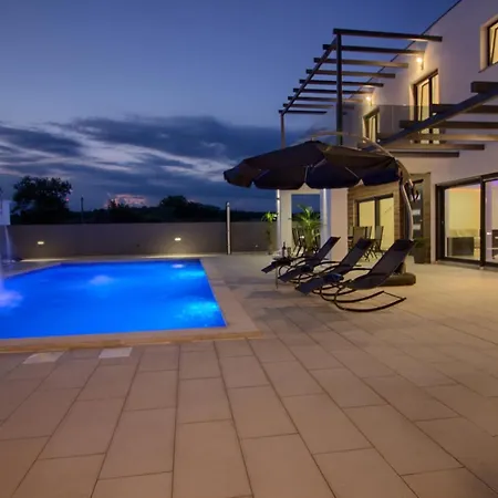 Villa New Luxury With Extra Heated Pool With Hydromassage, Biliard Near Town Center *