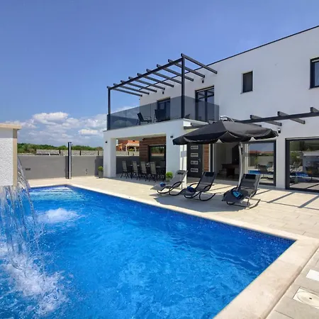 New Luxury With Extra Heated Pool With Hydromassage, Biliard Near Town Center * Marcana
