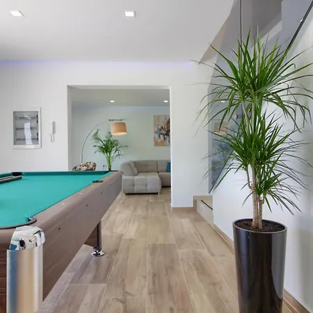 New Luxury With Extra Heated Pool With Hydromassage, Biliard Near Town Center Marcana