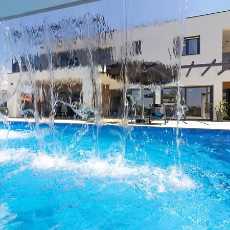 New Luxury With Extra Heated Pool With Hydromassage, Biliard Near Town Center *