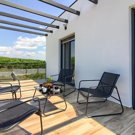 New Luxury With Extra Heated Pool With Hydromassage, Biliard Near Town Center