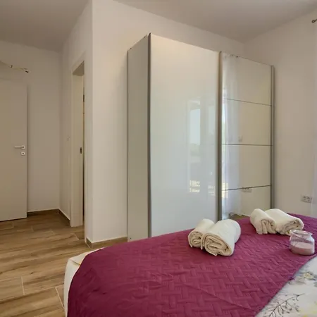 New Luxury With Extra Heated Pool With Hydromassage, Biliard Near Town Center *