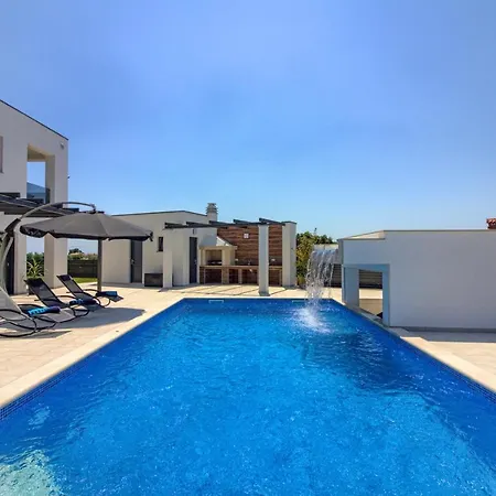Villa New Luxury With Extra Heated Pool With Hydromassage, Biliard Near Town Center *