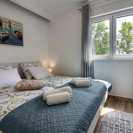 New Luxury With Extra Heated Pool With Hydromassage, Biliard Near Town Center Villa *
